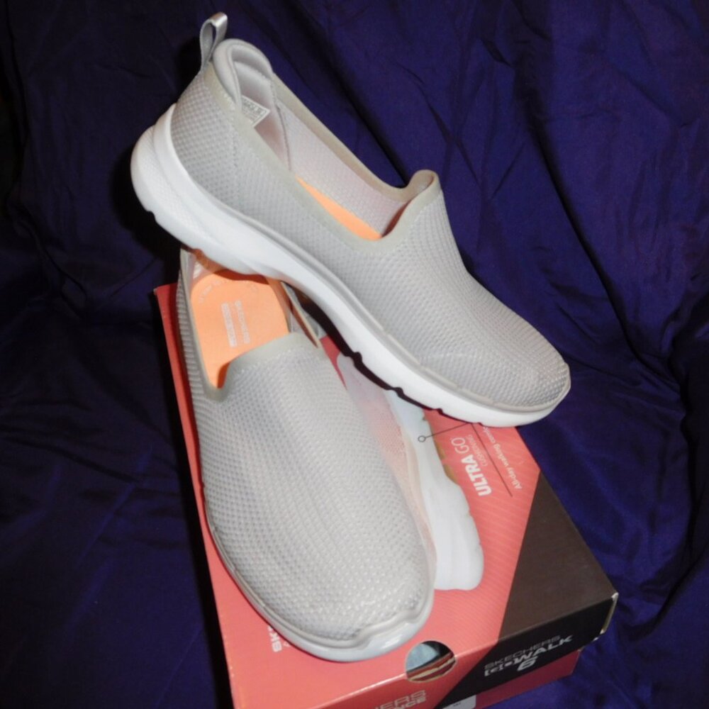 9.5M SKECHERS GO WALK 6 CLEAR VIRTUE BEIGE WOMENS